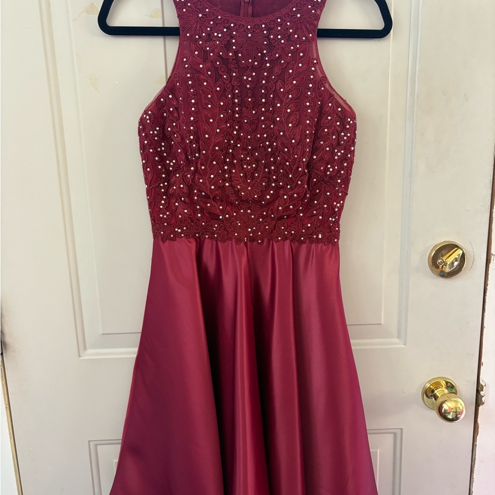 Elegant Burgundy Sleeveless Grade 8 Grad Dress with Beaded Bodice